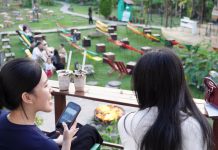 TPHCM: Quán cà phê cho khách ngồi trên mái nhà, “kê đơn” theo tâm trạng