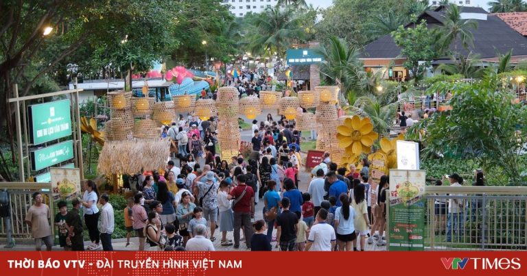 Đi chợ nổi miền Tây ở ga Metro Đi chợ nổi miền Tây ở ga Metro