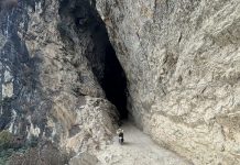 Cung đường xuyên núi ‘độc nhất vô nhị’ ở Tây Bắc, không phải ai cũng dám đi qua