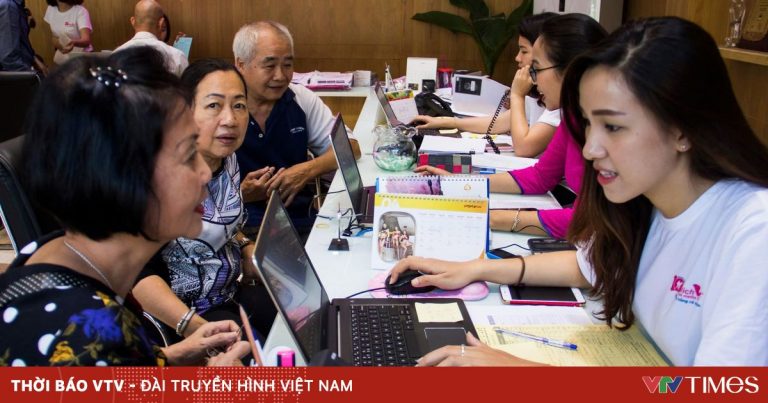Cân nhắc đi chơi xa vì giá vé máy bay tăng gần gấp đôi dịp 30/4 Cân nhắc đi chơi xa vì giá vé máy bay tăng gần gấp đôi dịp 30/4
