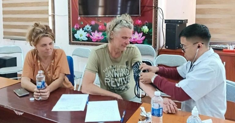 Tiết lộ cuộc giải cứu hai vị khách Hà Lan bị lạc trên đỉnh Fansipan Tiết lộ cuộc giải cứu hai vị khách Hà Lan bị lạc trên đỉnh Fansipan