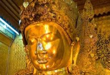 Khoảnh khắc ngôi chùa có tượng Phật dát vàng bị sụp đổ sau trận động đất