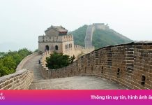 Khách Nhật bị bắt vì khoe vòng 3 ở Vạn Lý Trường Thành