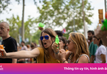 Barcelona có gì sau màn bắn súng nước vào du khách?