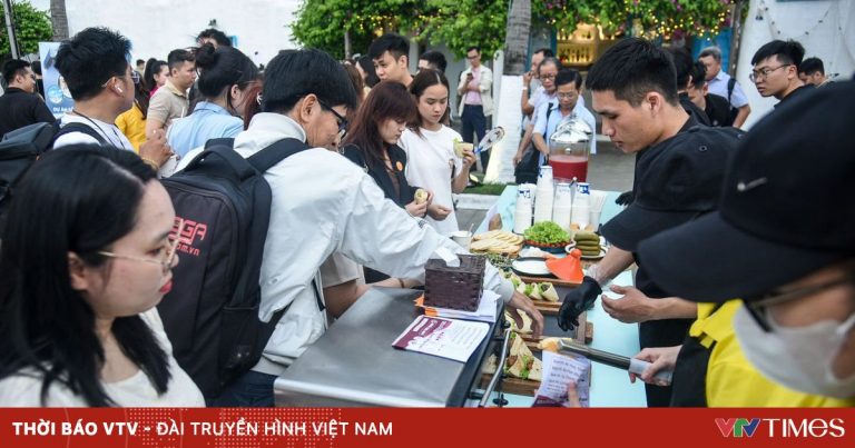 Đà Nẵng: Phát hành 5.000 hộ chiếu ẩm thực cho người dân và du khách Đà Nẵng: Phát hành 5.000 hộ chiếu ẩm thực cho người dân và du khách