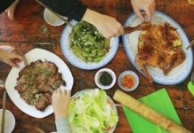 Gà nướng cơm lam