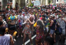 Hơn 200 người tử vong trong lễ hội té nước, Thái Lan “vỡ trận”