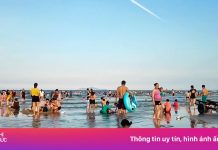 Biển Đà Nẵng đông nghịt người ‘trốn nóng’