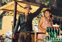 31 năm trước khách Tây phượt khắp Việt Nam, cầm 1 triệu đồng tiêu xả láng