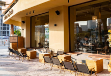 Gợi ý loạt quán cà phê sang, xịn, mịn để xem diễu binh 30/4 ở TPHCM