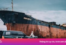 Cấm khách chạy xe, leo trèo gần tàu ‘sống ảo’ Ninh Thuận