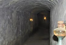 Địa đạo dài 32km, tượng đài mẹ Việt Nam anh hùng và nhà lao giữa phố cổ