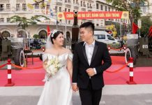 Cặp đôi chụp ảnh cưới “50 năm có một lần” trước dàn đại bác ở TPHCM