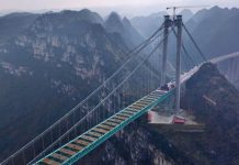 Cầu cao nhất thế giới ở Trung Quốc: Thời gian qua núi từ 2 tiếng còn 1 phút