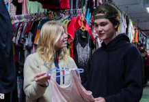 Khu chợ ẩn mình dưới lòng đất ở Hà Nội, khách nước ngoài thích thú ghé thăm