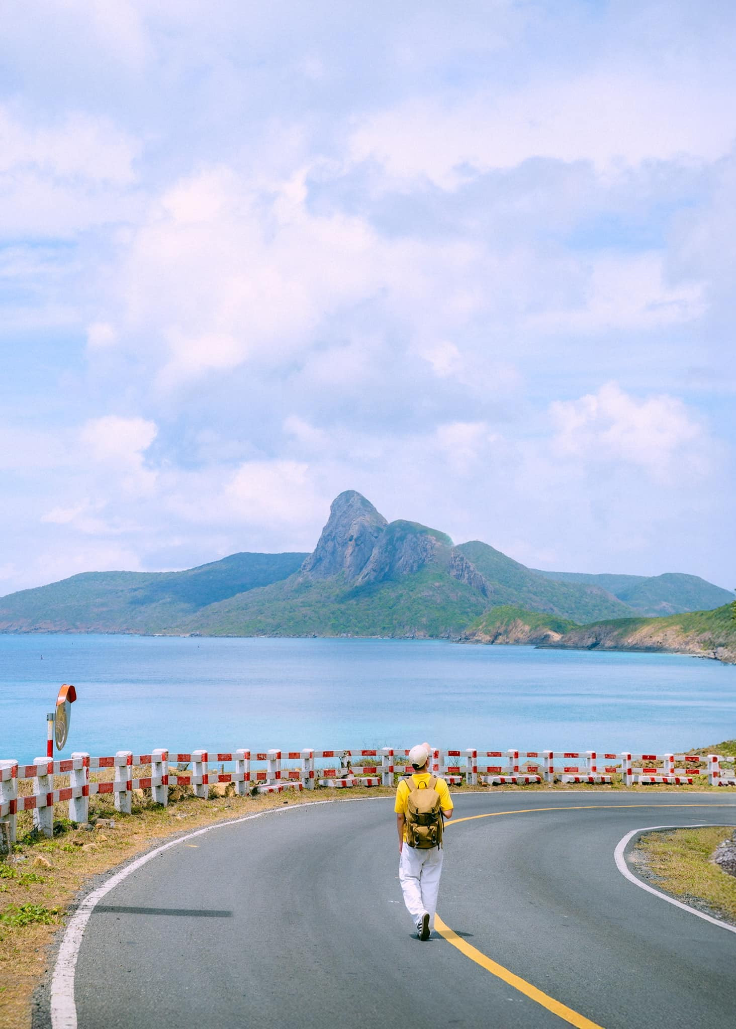 con duong giua canh dong vang ruom o vung tau dep nhu phim hoat hinh nhat ban 1052.jpg