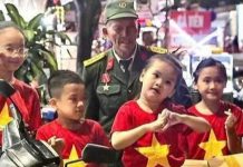 Cựu binh 76 tuổi gây sốt khi tự lái xe vượt 1.400km xem diễu binh 30/4