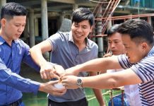 Du khách vượt hàng trăm km thưởng thức món đặc sản “ăn tươi nuốt sống”