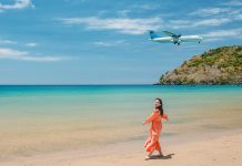 Ghé bãi biển ‘đẹp nhất thế giới’ ở Côn Đảo, khách ‘đội’ nắng săn ảnh máy bay