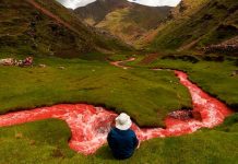 Giải mã dòng sông nước đỏ dị thường gần núi cầu vồng nổi tiếng