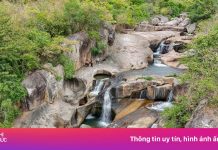 ‘Hồ vô cực’ giữa suối ở Ninh Thuận hút khách