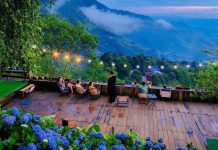 Người Mông làm du lịch nơi ‘suối có vàng’, trưởng bản tiếp khách Mỹ, Singapore