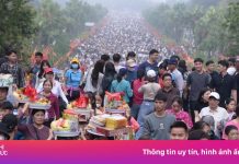 Chen nhau ‘không kẽ hở’ ở Đền Hùng