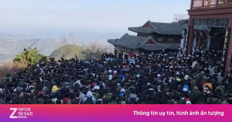 Cảnh đông đúc khó tưởng tại núi Trung Quốc dịp 1/5 Cảnh đông đúc khó tưởng tại núi Trung Quốc dịp 1/5