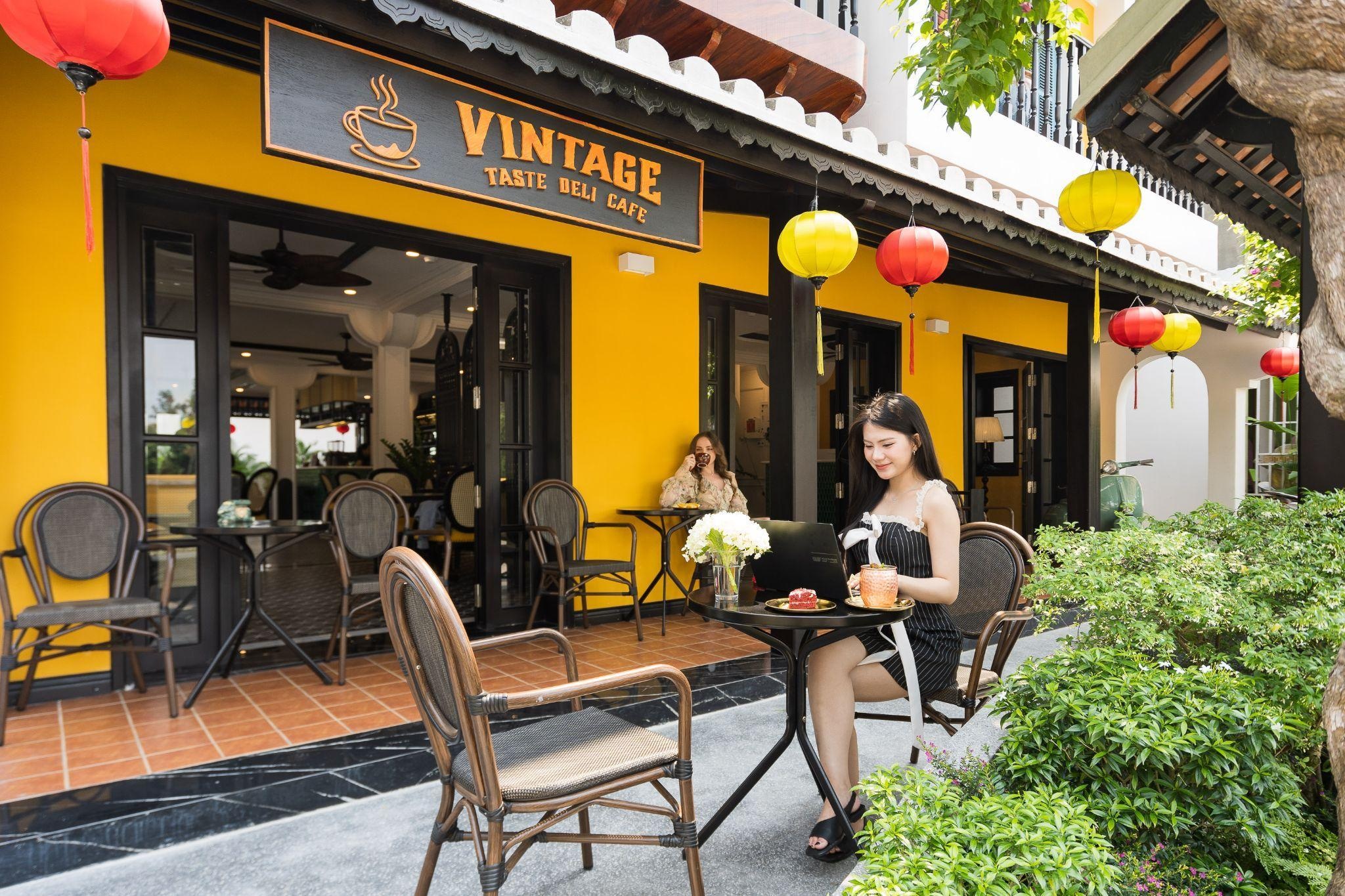 Vintage Taste Deli Cafe Hoi An: Nơi hoài niệm và hiện đại hòa quyện - 1