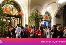 Thuê chỗ ngủ, nơi vệ sinh chờ xem diễu binh, diễu hành