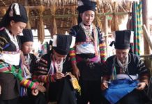 Độc đáo trang phục dân tộc Lô Lô đen