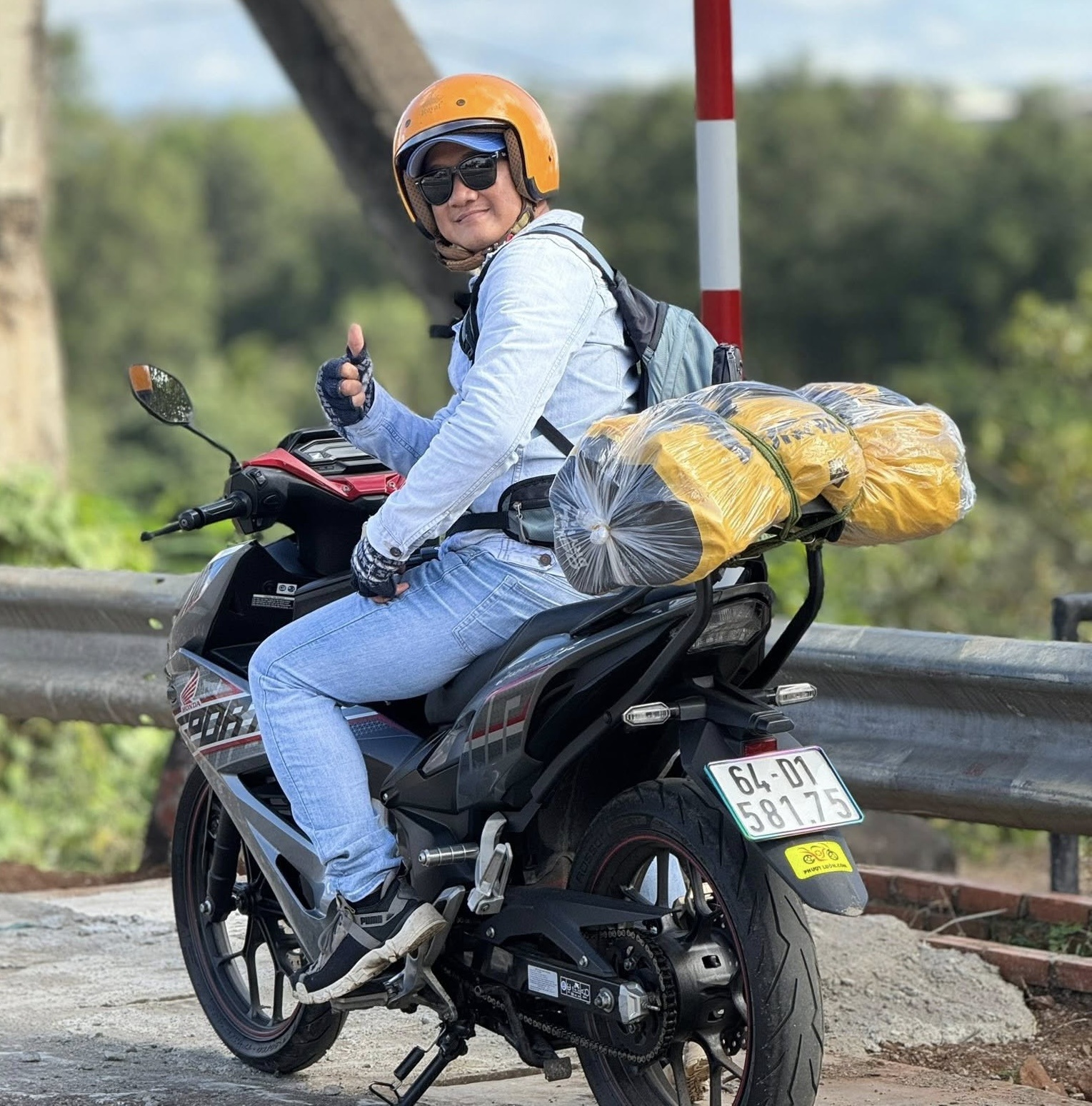 Người đàn ông rong ruổi các tỉnh miền Tây chụp biển địa giới trước sáp nhập - 3