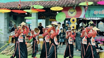 Nhiều hoạt động văn hóa đặc sắc với chủ đề ”Bác Hồ với cộng đồng các dân tộc Việt Nam” Nhiều hoạt động văn hóa đặc sắc với chủ đề ”Bác Hồ với cộng đồng các dân tộc Việt Nam”