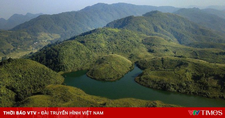 Hồ Sam Tạng – “Viên ngọc thô” trên đỉnh núi Pù Bin Hồ Sam Tạng – “Viên ngọc thô” trên đỉnh núi Pù Bin