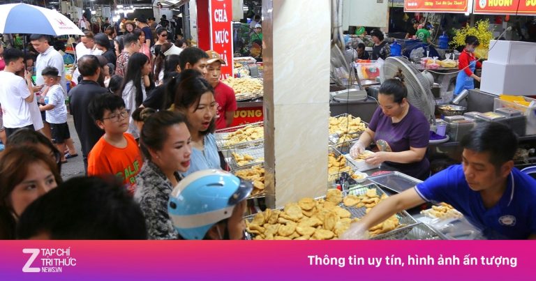 Chen nhau mua hải sản ở chợ nổi tiếng Hạ Long cuối kỳ nghỉ lễ Chen nhau mua hải sản ở chợ nổi tiếng Hạ Long cuối kỳ nghỉ lễ