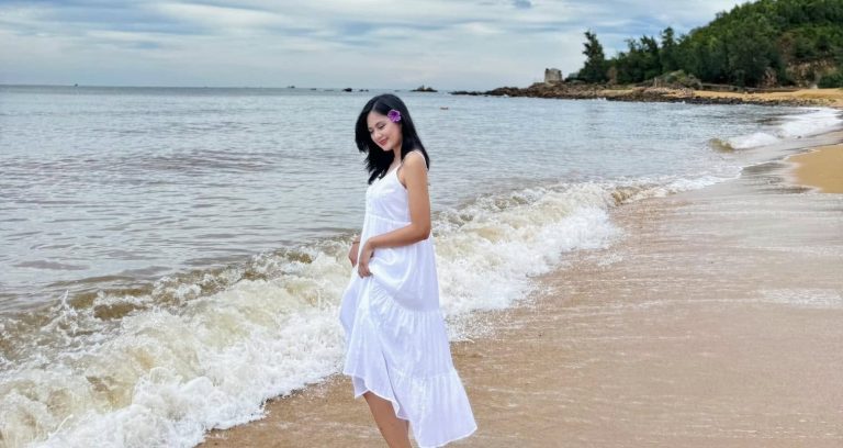 Bãi biển trong xanh đẹp như ở Nha Trang, cách Hà Nội 3,5 tiếng lái xe Bãi biển trong xanh đẹp như ở Nha Trang, cách Hà Nội 3,5 tiếng lái xe