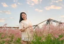 Bãi cỏ hồng giữa lòng Hà Nội đẹp thơ mộng không kém Đà Lạt, hút khách chụp ảnh