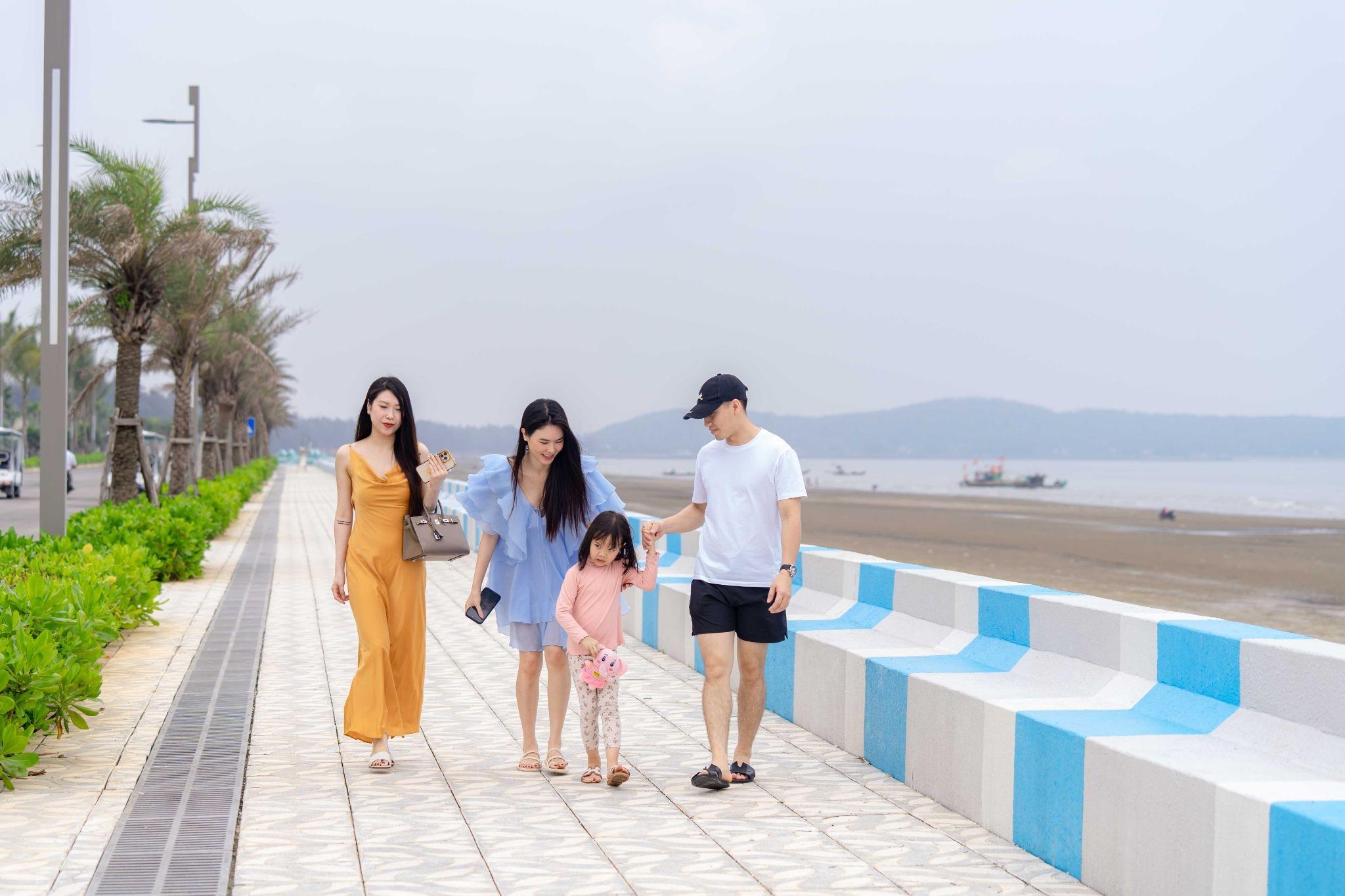 Vlasta - Sầm Sơn đón hàng chục nghìn du khách trong dịp nghỉ lễ 30/4-1/5 - 6