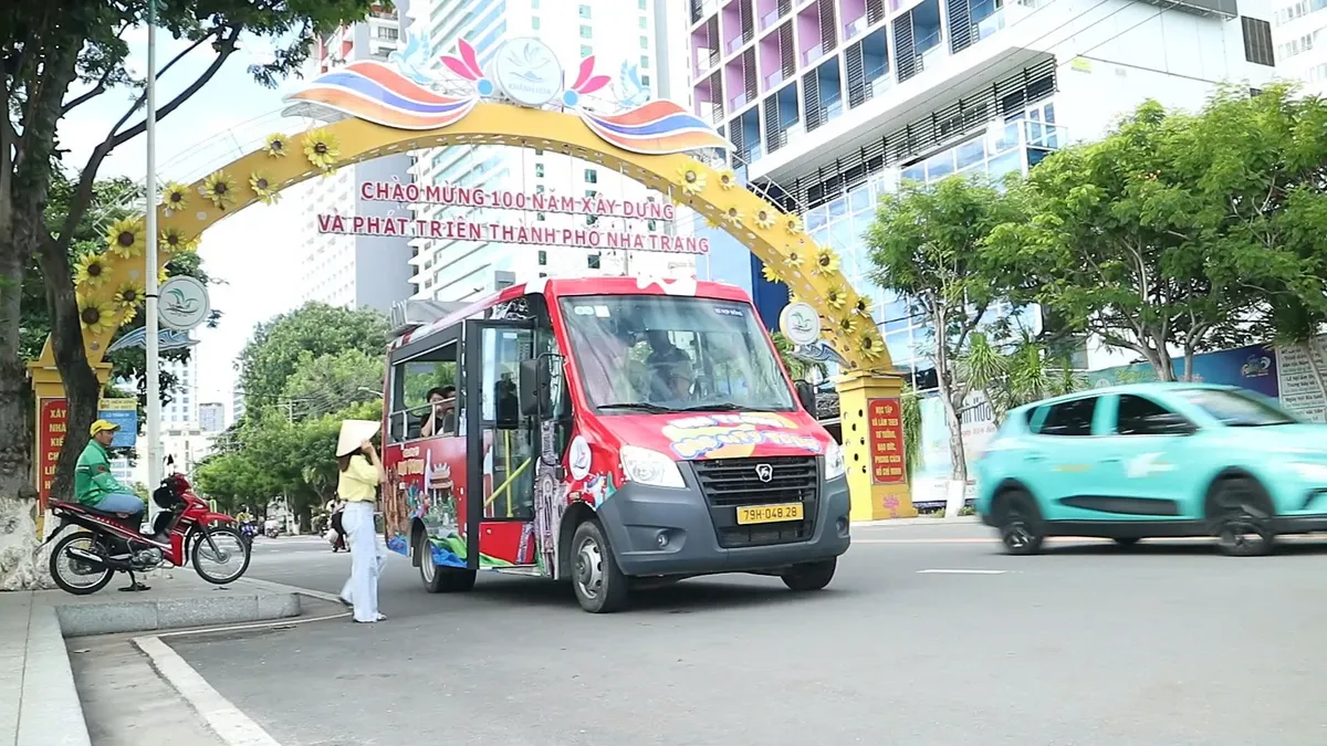 Gia tăng hợp tác vận tải du lịch Việt - Nga: Giải pháp giao thông du lịch nội thành mới tại Khánh Hòa. - Ảnh 1.