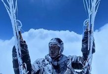 Bị mây hút lên độ cao gần 9.000m, người đàn ông đóng băng khi chơi dù lượn