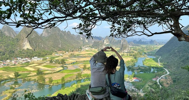 Cảnh thung lũng ở Cao Bằng khiến khách Tây trầm trồ, dân mạng xuýt xoa Cảnh thung lũng ở Cao Bằng khiến khách Tây trầm trồ, dân mạng xuýt xoa