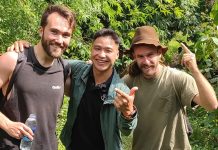 Chàng trai Dao Tiền bập bẹ tiếng Anh, đón khách Tây bằng điều đặc biệt