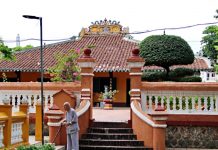 Chùa cổ gần 300 tuổi có trăm ‘báu vật’ thếp vàng hút khách chiêm bái ở TPHCM