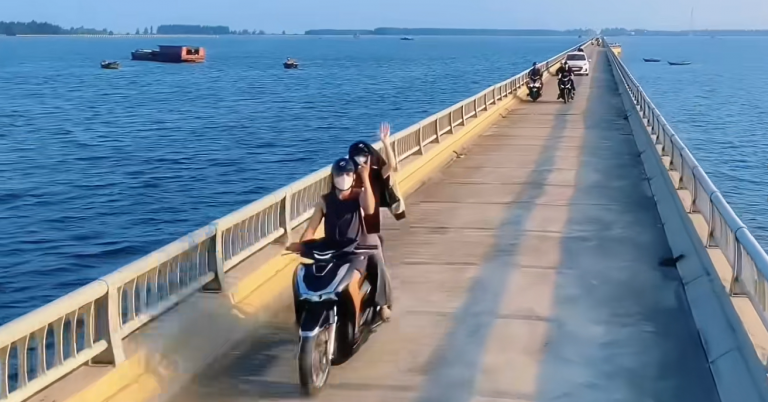 Cung đường vượt biển ở Ninh Bình ít người biết, cảnh hoàng hôn đẹp mê ly Cung đường vượt biển ở Ninh Bình ít người biết, cảnh hoàng hôn đẹp mê ly