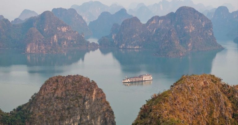 Ra mắt du thuyền Indochine Grand – Tinh hoa giữa vịnh Hạ Long Ra mắt du thuyền Indochine Grand – Tinh hoa giữa vịnh Hạ Long