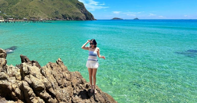 Mặc bikini “đu trend” ở biển, cô gái Hà Nội tìm bác sĩ sau chuyến du lịch