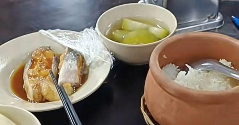 Đưa 38 khách tới ăn tài xế chỉ được đãi bữa cơm đạm bạc, chủ quán nói gì? Đưa 38 khách tới ăn tài xế chỉ được đãi bữa cơm đạm bạc, chủ quán nói gì?