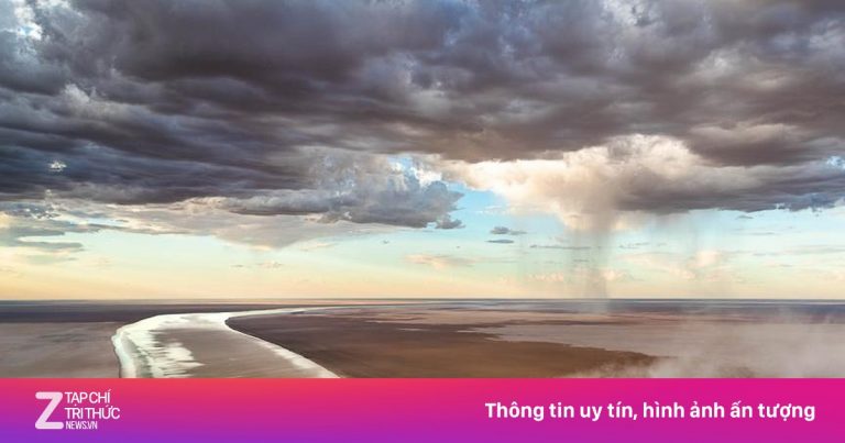 Cảnh lụt hồ ở Australia gây sửng sốt