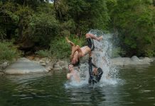 Hồ Tiên mát lạnh ẩn nấp giữa rừng nguyên sinh, khách tới trốn nóng không muốn về