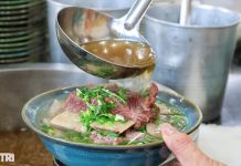 Độc đáo tô phở gần 1kg, có “miếng sườn to nhất TPHCM” Độc đáo tô phở gần 1kg, có "miếng sườn to nhất TPHCM"